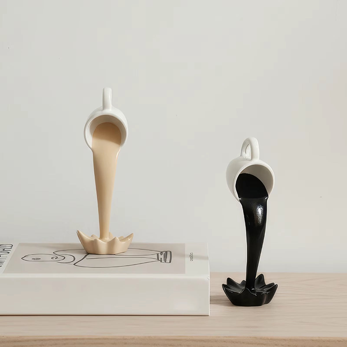 Floating Spilling Coffee Cup Sculpture Kitchen Decoration Spilling Magic Pouring Splash Creative Desktop Decor Home Decoration
